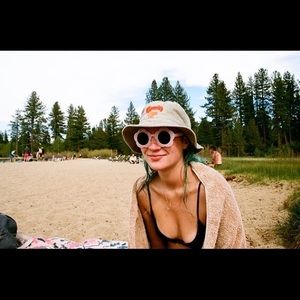 Meet your Posher, Jillian